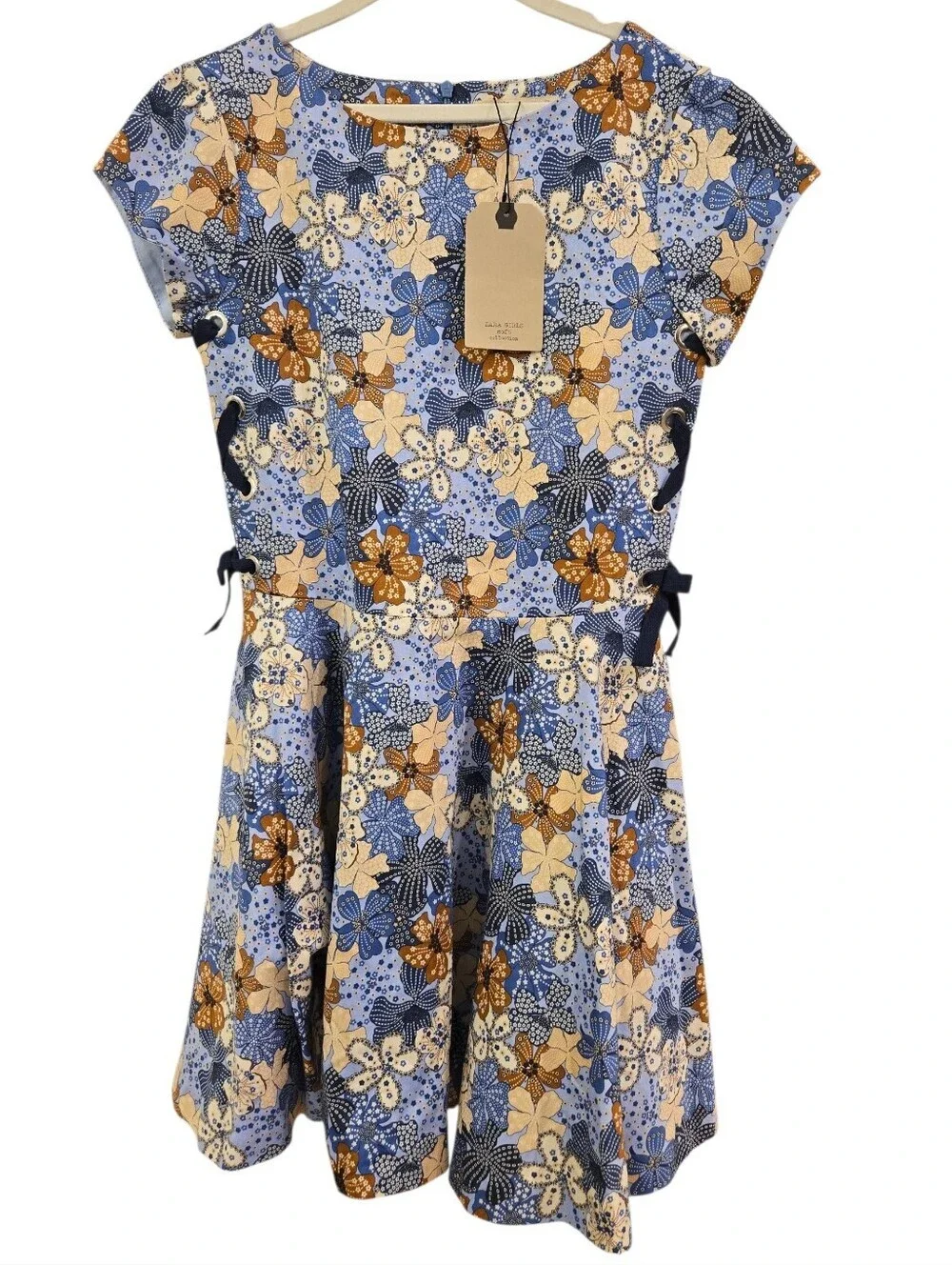 ZARA GIRLS SOFT COLLECTION FLORAL DRESS WITH 3 BOW SIDE DETAIL . SZ 13/14.  BLUE